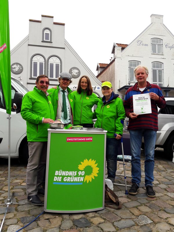 Foto v.l.: Werner Overbeck, Wilfried Osterkamp-Andresen, Ingrid Nestle (MdB) Anette Zierke, Kai Hennings